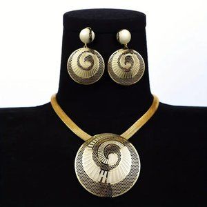 GOLDEN STYLE SHELL NECKLACE AND EARRING SET